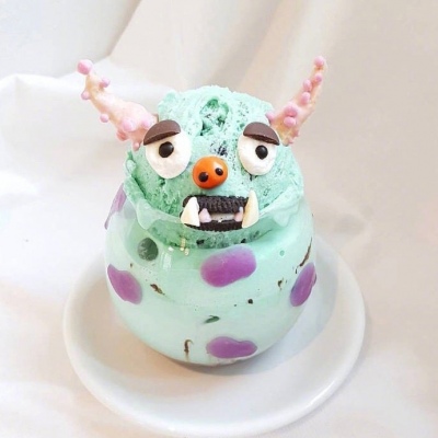 数字艺术交易中心，打造专业NFT交易平台，支持多链NFT资产展示与交易。与知名艺术家合作，定期举办数字艺术展览活动。