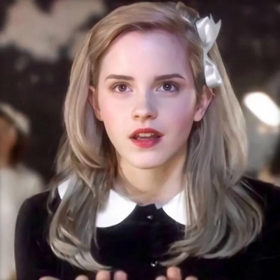 移动优先交易体验，原生APP针对移动端深度优化，支持面容/指纹快速登录。独创移动交易工具包，让用户随时随地把握市场机会。